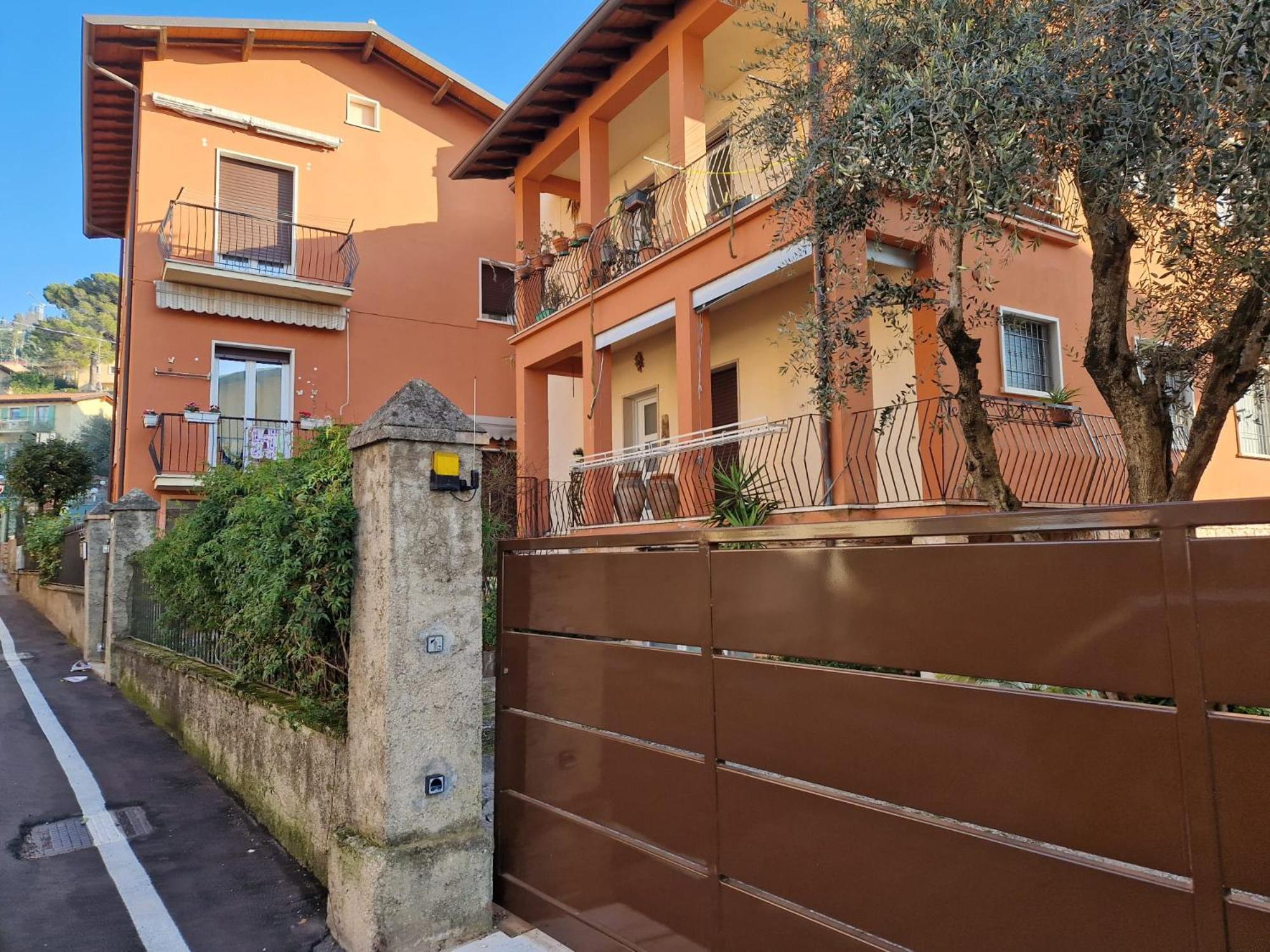 Appartement Casa Rosario E Annamaria à Torri Del Benaco Extérieur photo